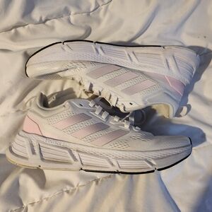 Adidas Questar Women's Bounce Sneaker